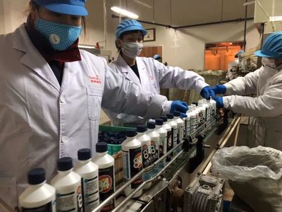 北京一轻日化消毒液流水线轮班生产 开展保供工作